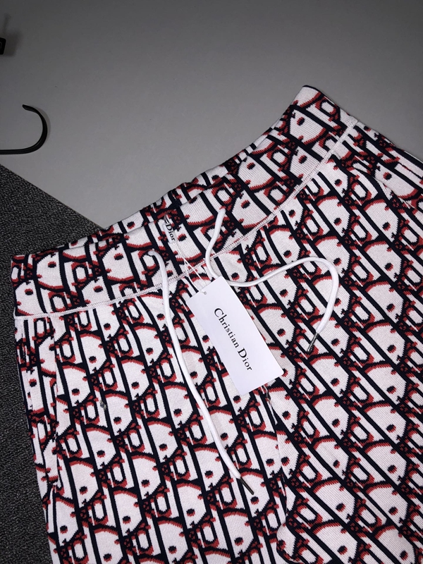 ブランドハーフパンツ側面デザイン